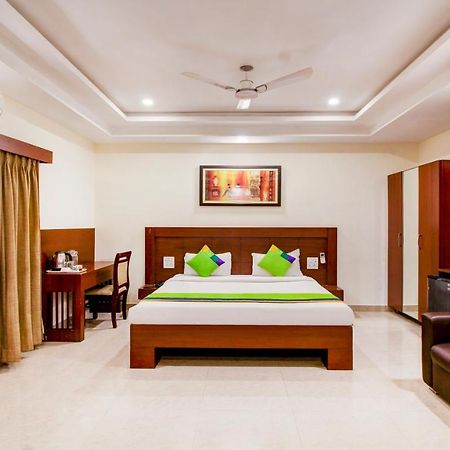 Treebo Trend Hotel Jp Plaza Nampally Hyderabad Exterior photo