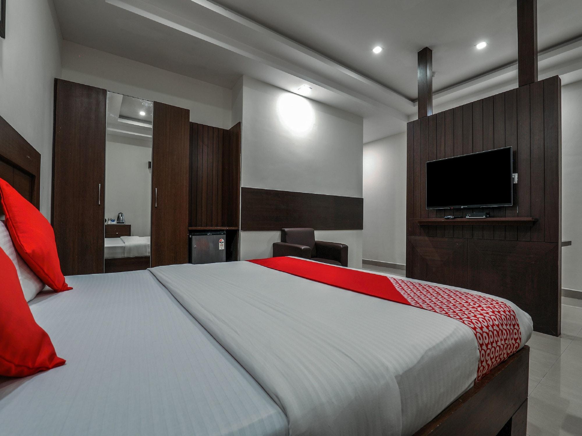 Treebo Trend Hotel Jp Plaza Nampally Hyderabad Exterior photo