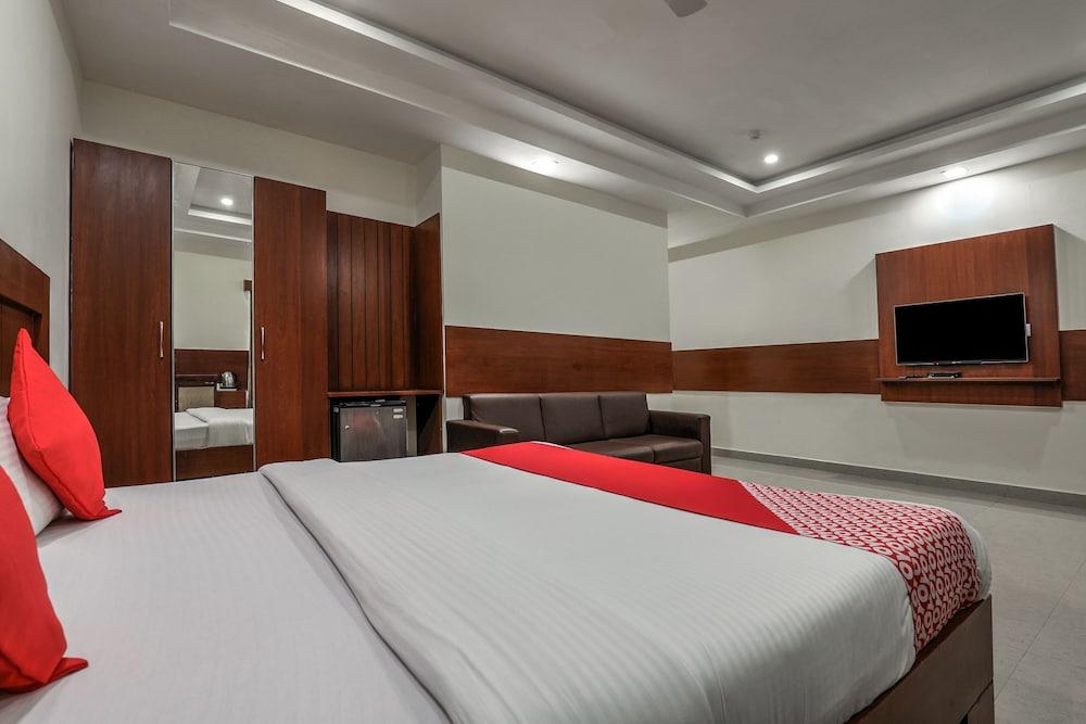 Treebo Trend Hotel Jp Plaza Nampally Hyderabad Exterior photo