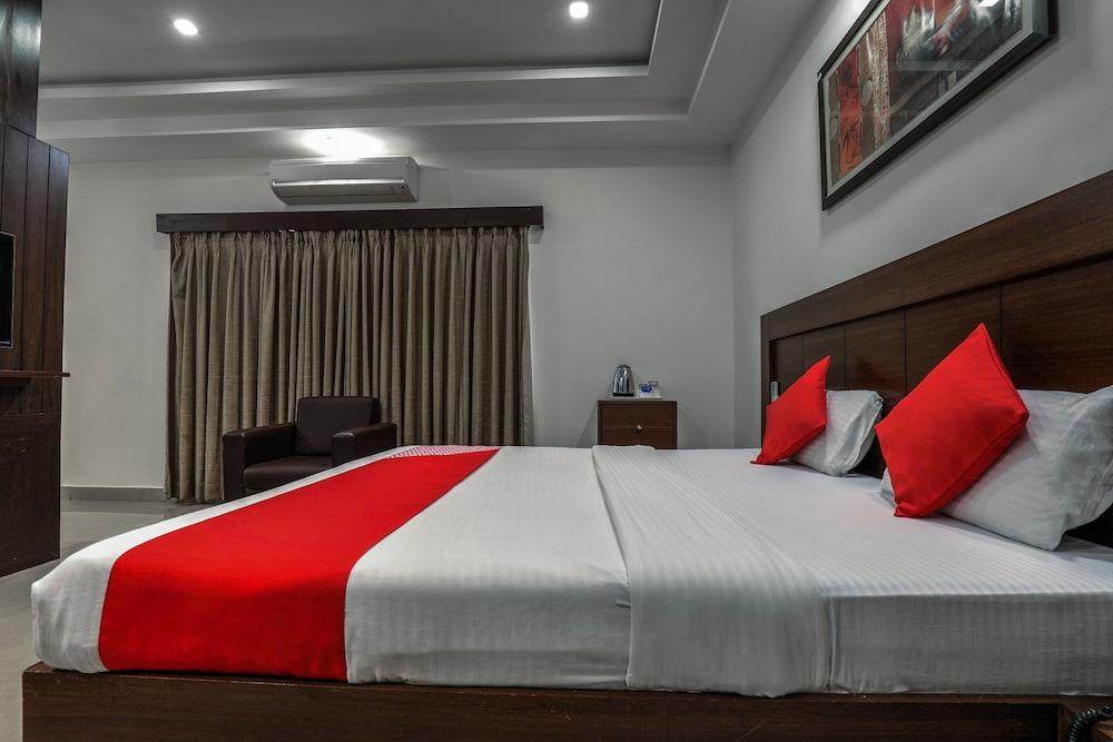 Treebo Trend Hotel Jp Plaza Nampally Hyderabad Exterior photo