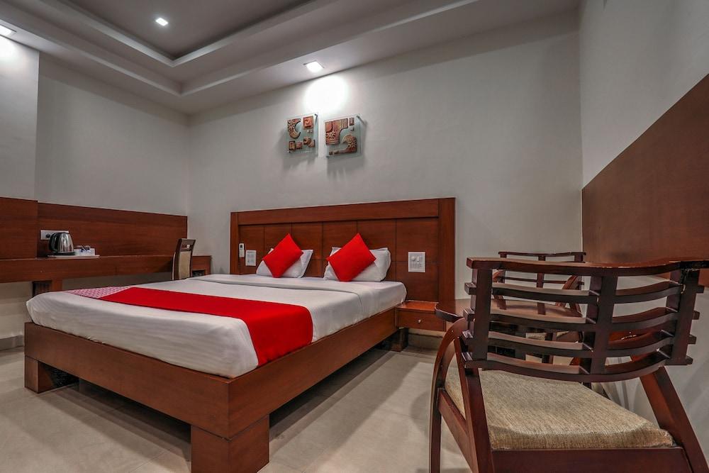 Treebo Trend Hotel Jp Plaza Nampally Hyderabad Exterior photo