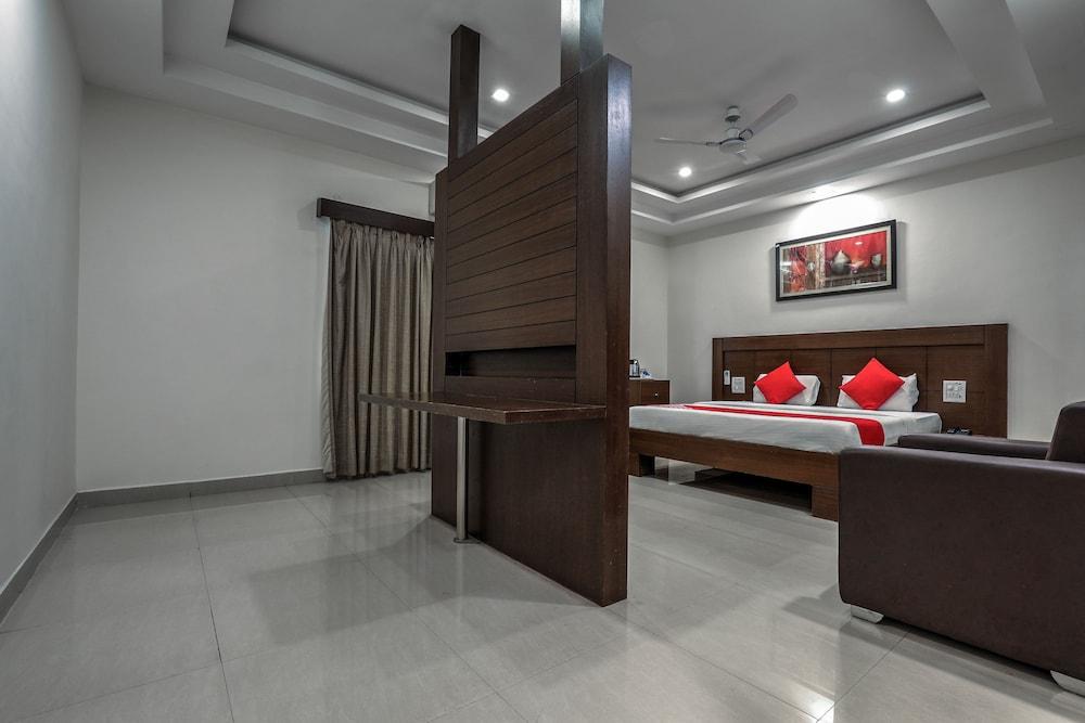 Treebo Trend Hotel Jp Plaza Nampally Hyderabad Exterior photo