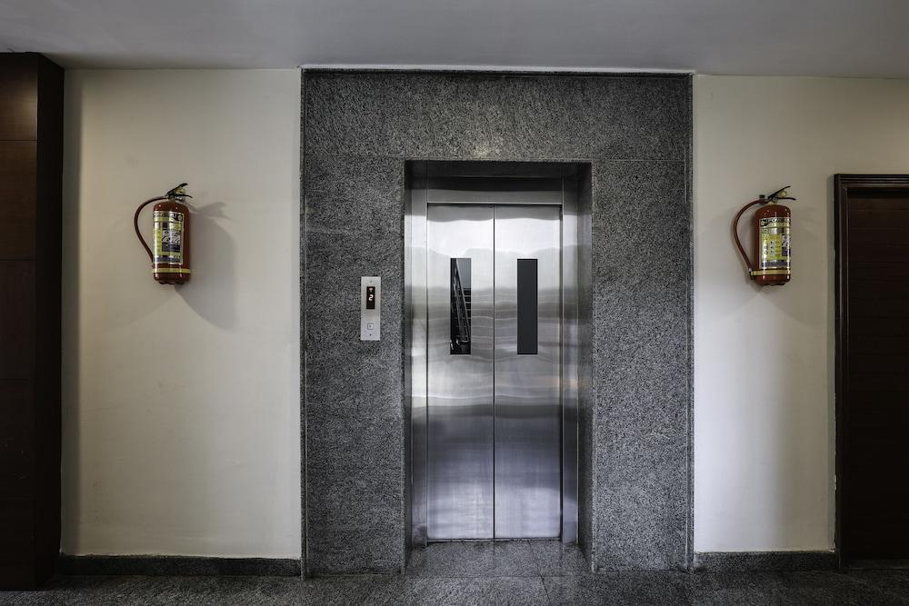 Treebo Trend Hotel Jp Plaza Nampally Hyderabad Exterior photo