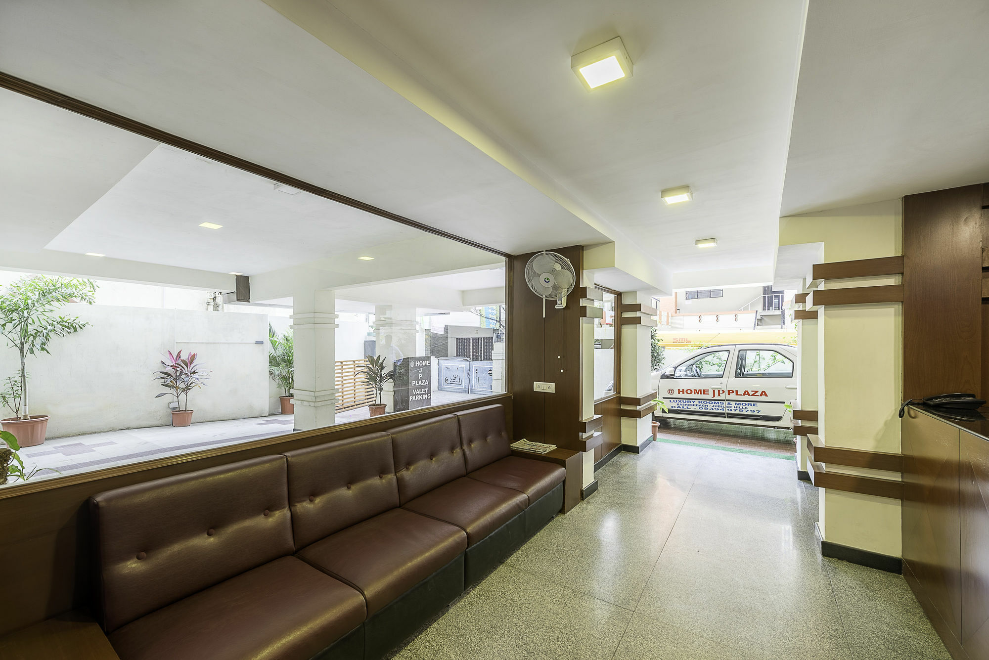 Treebo Trend Hotel Jp Plaza Nampally Hyderabad Exterior photo