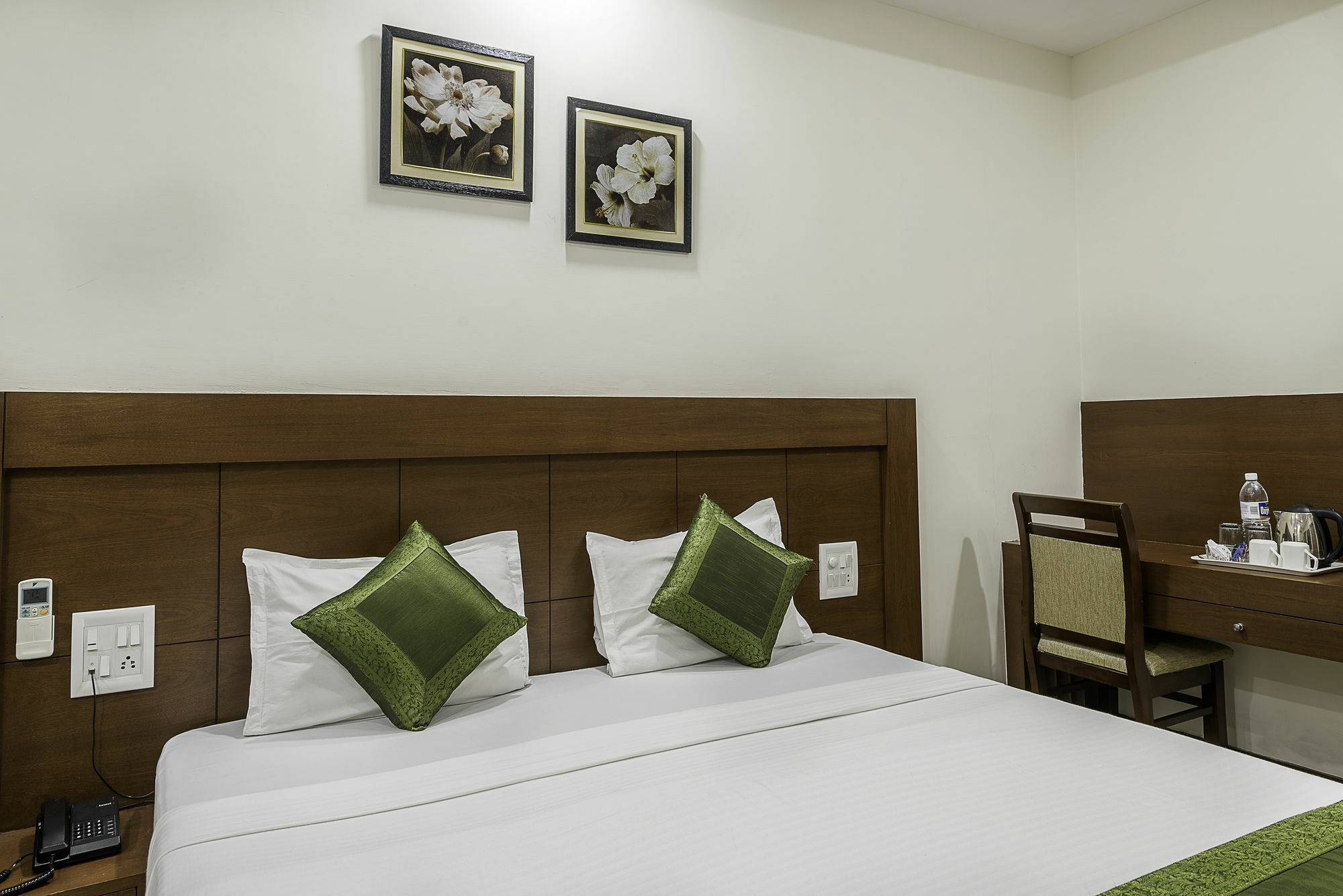 Treebo Trend Hotel Jp Plaza Nampally Hyderabad Exterior photo