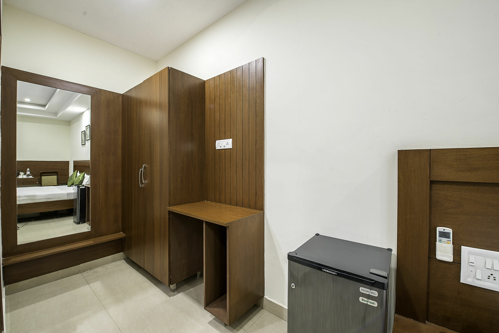Treebo Trend Hotel Jp Plaza Nampally Hyderabad Exterior photo