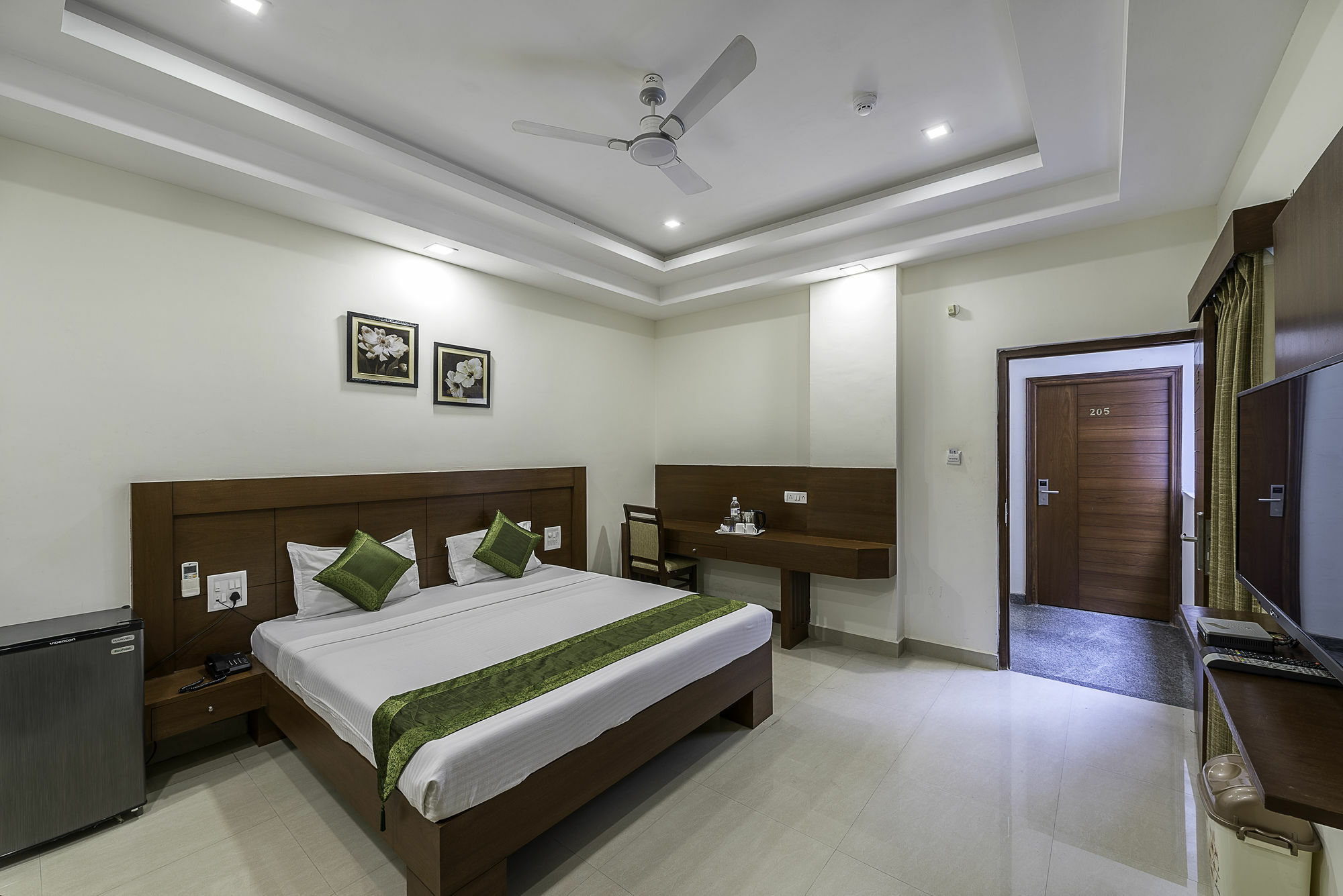Treebo Trend Hotel Jp Plaza Nampally Hyderabad Exterior photo