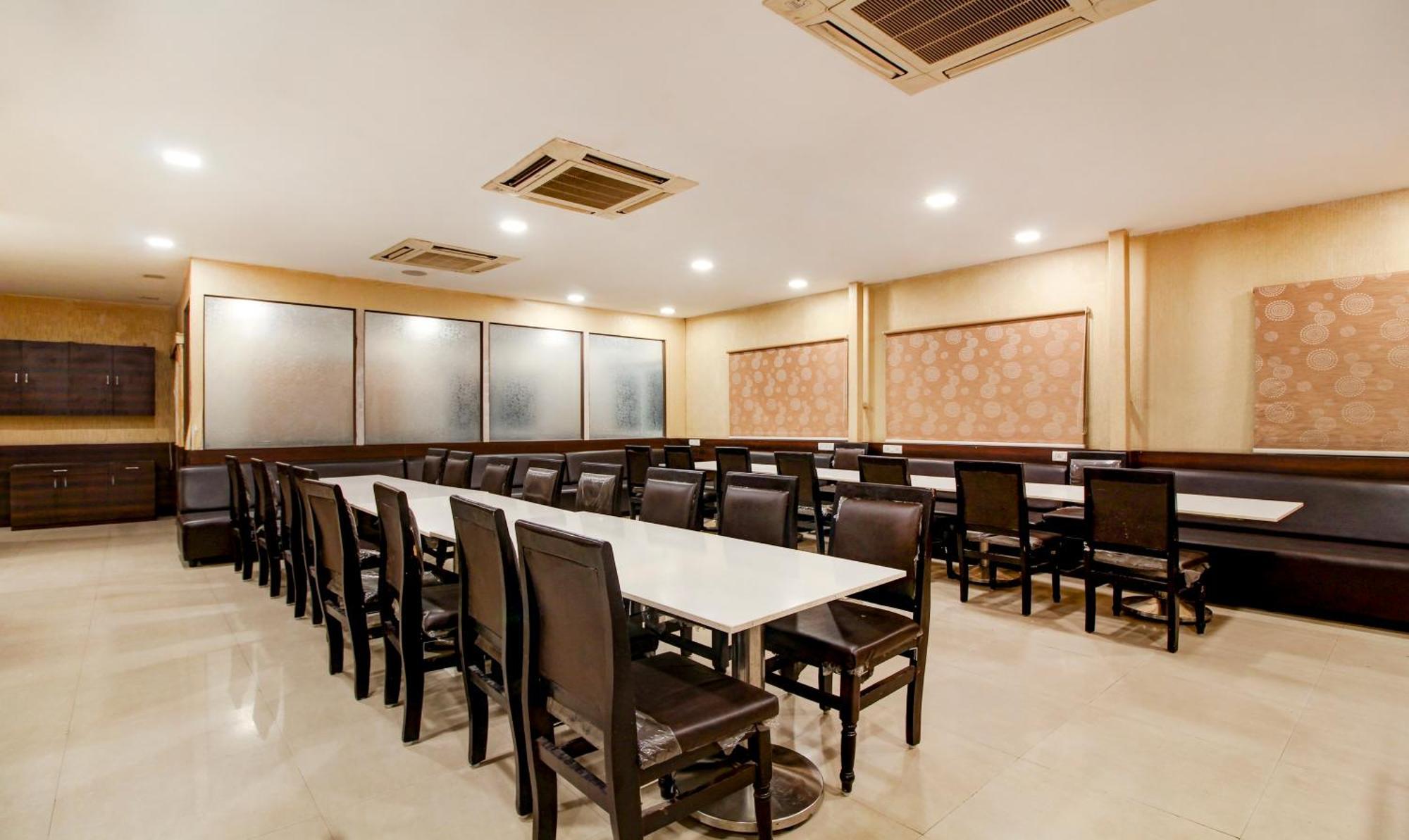 Treebo Trend Hotel Jp Plaza Nampally Hyderabad Exterior photo
