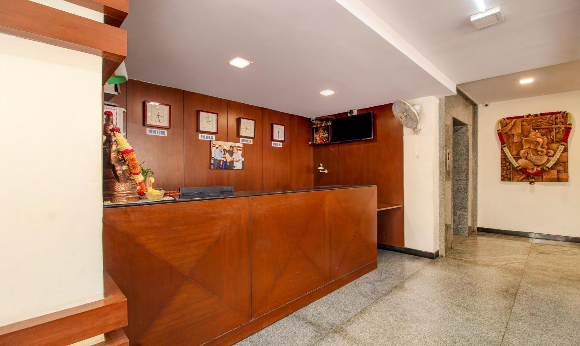 Treebo Trend Hotel Jp Plaza Nampally Hyderabad Exterior photo