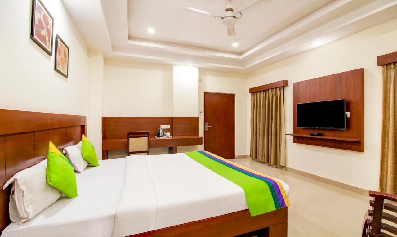Treebo Trend Hotel Jp Plaza Nampally Hyderabad Exterior photo