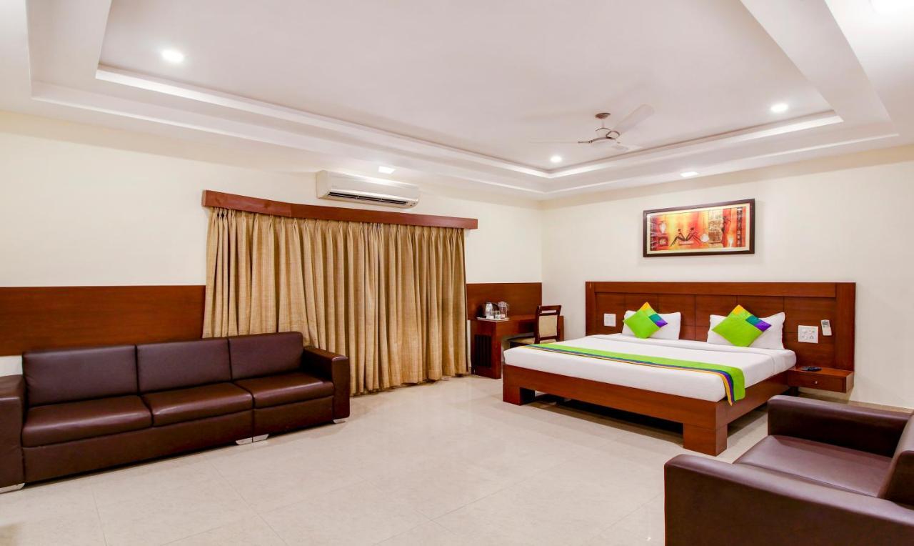 Treebo Trend Hotel Jp Plaza Nampally Hyderabad Exterior photo