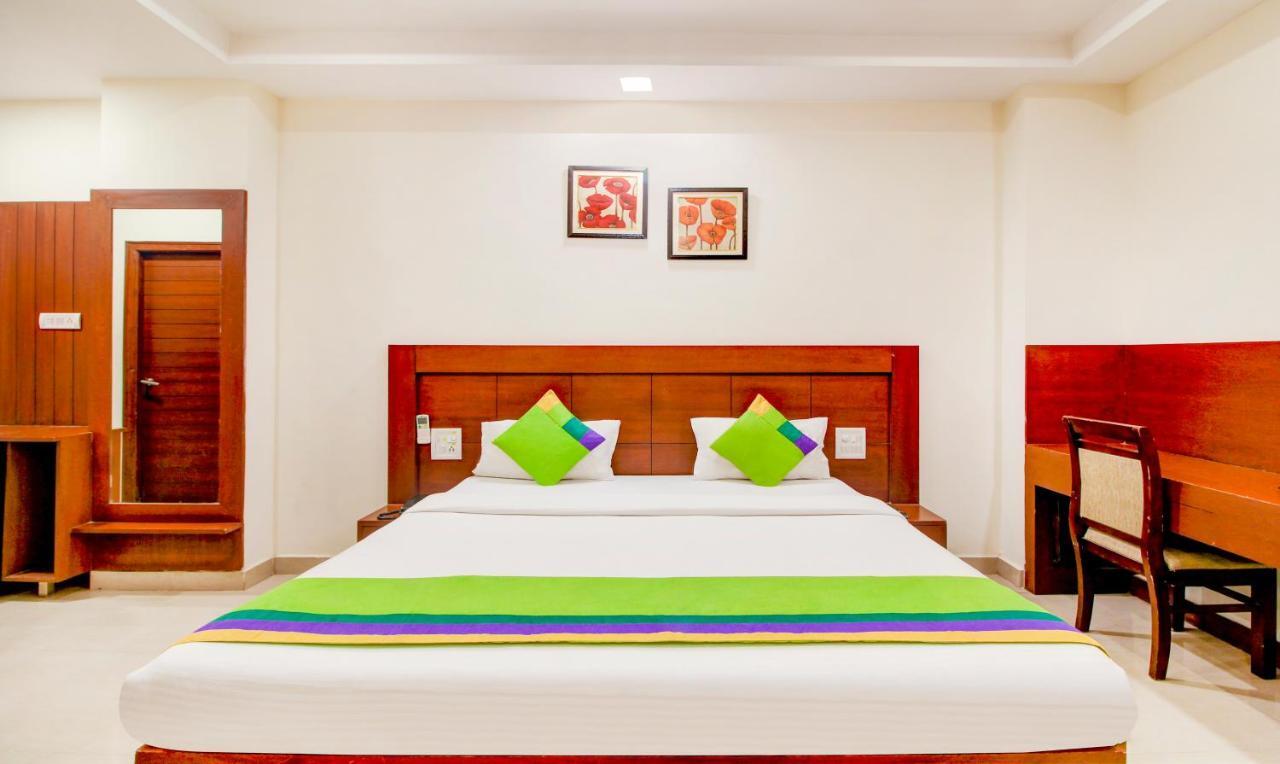 Treebo Trend Hotel Jp Plaza Nampally Hyderabad Exterior photo