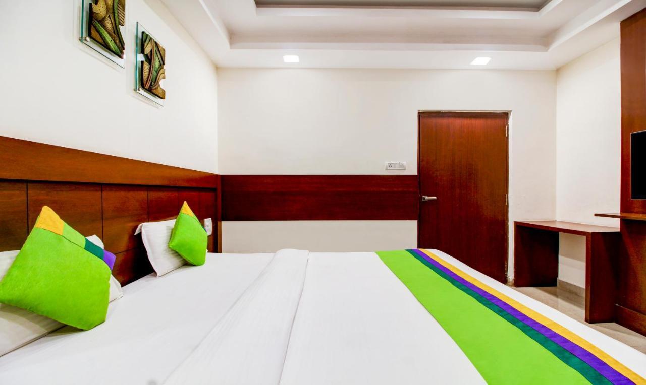 Treebo Trend Hotel Jp Plaza Nampally Hyderabad Exterior photo